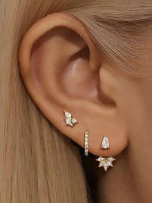 Magda – Delicate gold earrings with a soft sheen.
