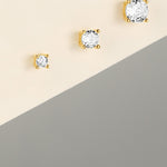 Evelína – Pendientes de oro delicados con un elegante curvado.