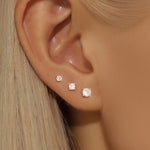 Evelína – Pendientes de oro delicados con un elegante curvado.