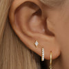 Veronika – Pendientes de oro delicados con brillo.