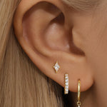 Veronika – Pendientes de oro delicados con brillo.