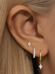 Veronika – Delicate gold earrings with sparkle.