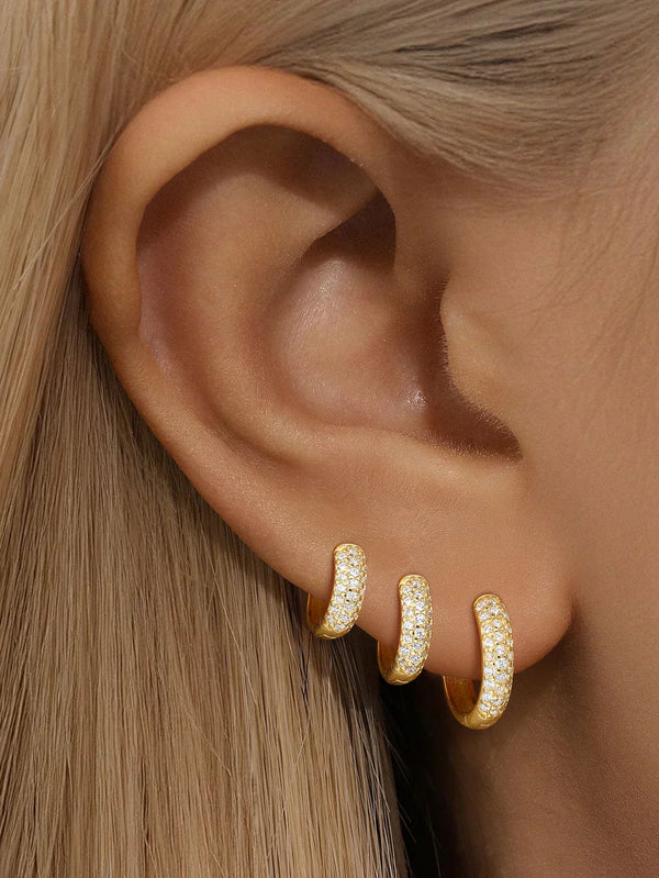 Sina – Pendientes de oro con elegancia minimalista.