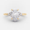 Clarissa – Anillo de diamante con corte de gota en acabado dorado.