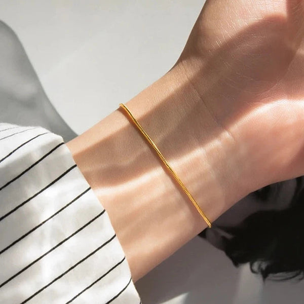 Carina – Pulsera de oro con estructura de platino brillante.