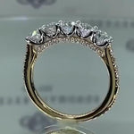 Amélie – Anillo de diamante delicado con adornos de corona.