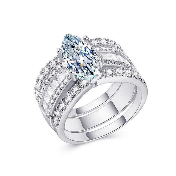 Veronika – Conjunto de anillos con diamantes y acentos dorados.