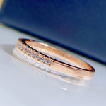 Alena – Anillo eterno estrecho con piedras brillantes.