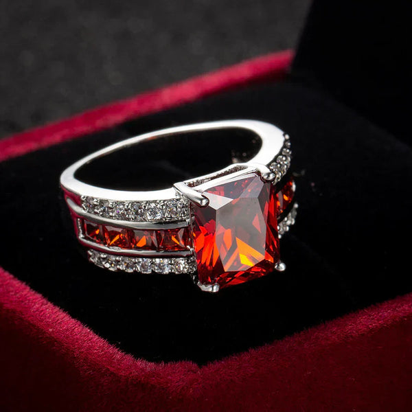 Katrin – Anillo de plata con rubí.