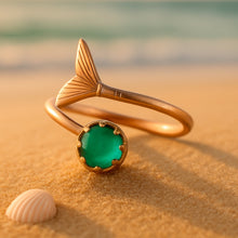 Anillo de Oro con Piedra Verde Ajustable