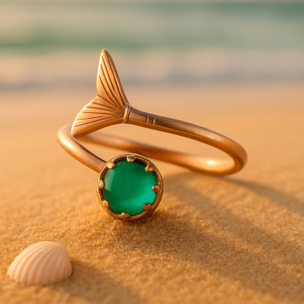 Anillo de Oro con Piedra Verde Ajustable