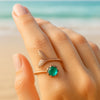 Anillo de Oro con Piedra Verde Ajustable