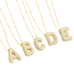 Collar con colgantes de letras