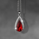 Klára – Colgante con corazón de rubí.