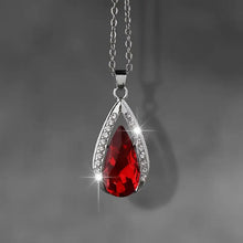 Klára – Colgante con corazón de rubí.