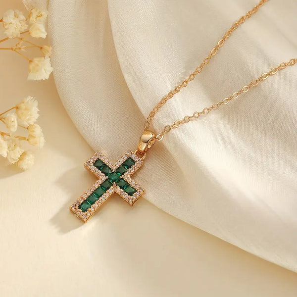 Collar con Colgante de Cruz Esmeralda Solene | Dorado