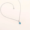 Evelína – Colgante en forma de gota con un brillante zafiro azul.