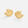 Anneliese – Pendientes dorados en forma de concha.