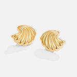 Anneliese – Pendientes dorados en forma de concha.