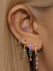 Isabela – Delicate gold geometric earrings.