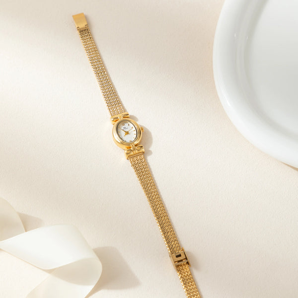 Selina – Reloj dorado con diseño ovalado.