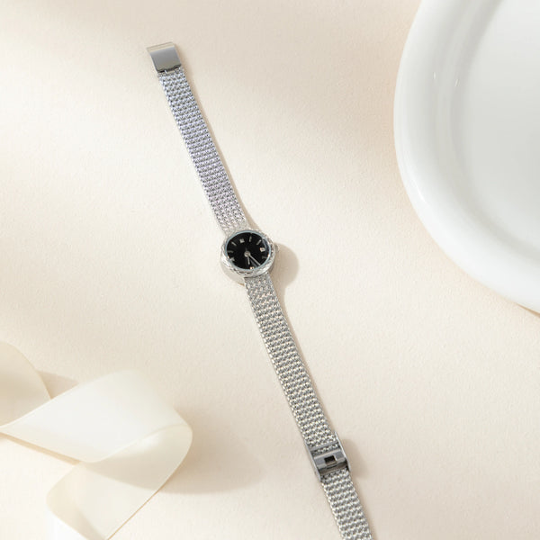 Magdalena – Gold watch with a narrow strap.