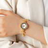 Elina – Reloj dorado con pulsera de inspiración floral.