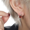 Karla – Pendientes dorados con brillo rubí.