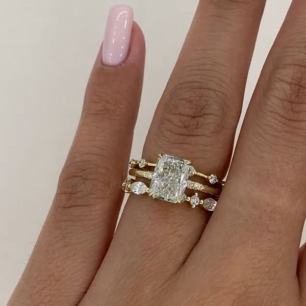 Nora – Layered diamond ring.