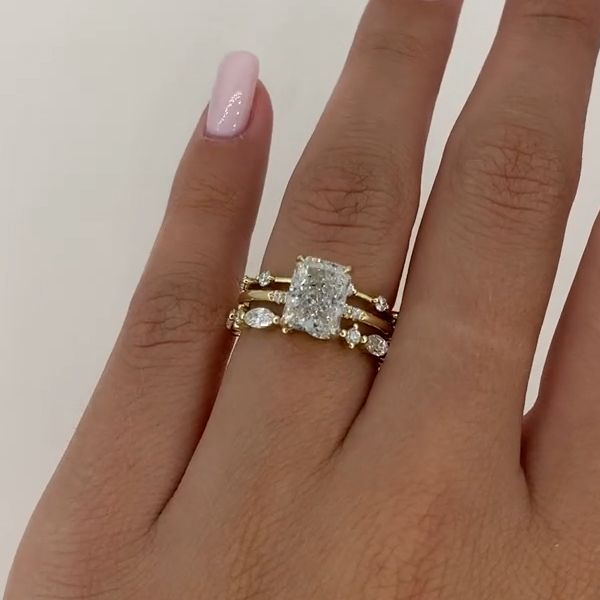 Nora – Layered diamond ring.