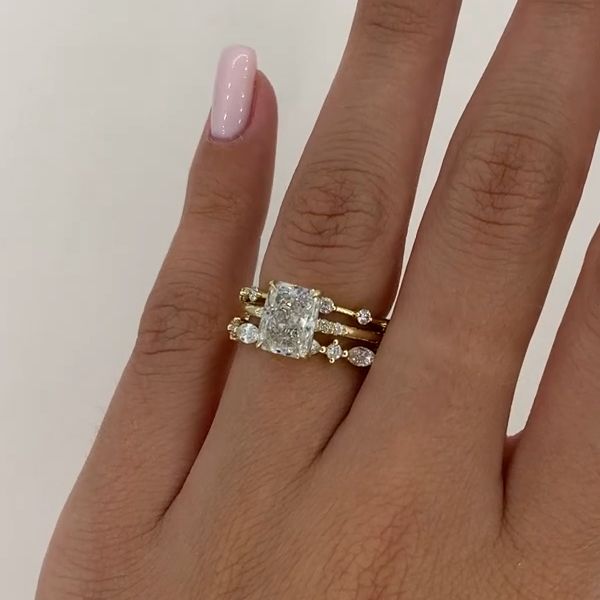 Nora – Layered diamond ring.