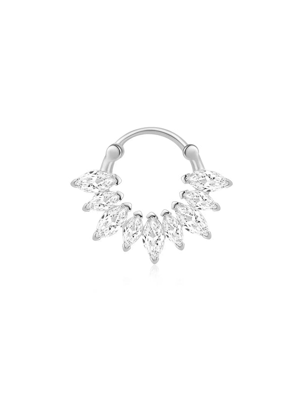 Eva-Marie – Pendientes dorados delicados con forma fluida.