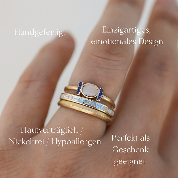Theresa – Un fino anillo de oro con un opal brillante y contornos claros.