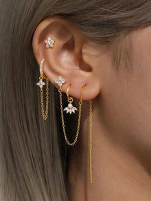 Clarissa - Delicate square gold earrings.