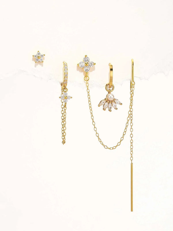 Clarissa – Pendientes de oro con forma cuadrada delicada.