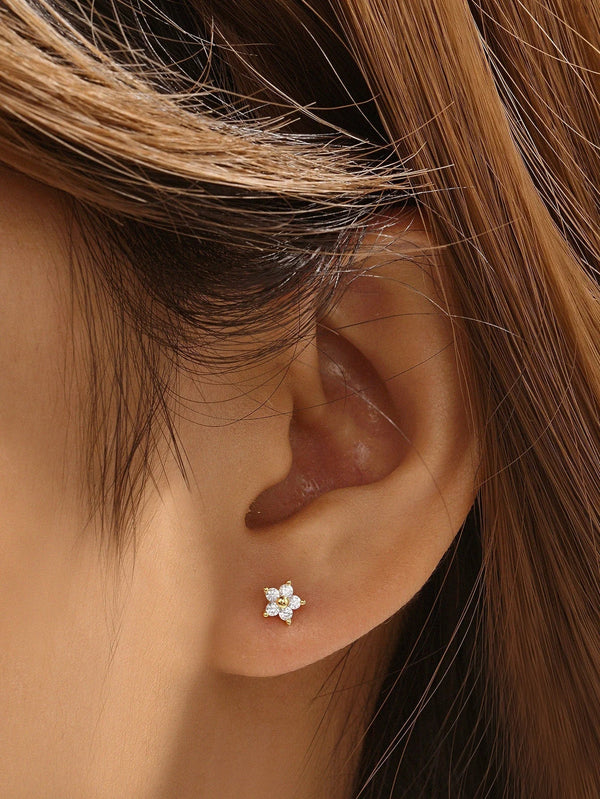 Clarissa – Pendientes de oro con forma cuadrada delicada.