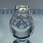 Jasmin – Anillo de diamante altamente brillante con marco vintage