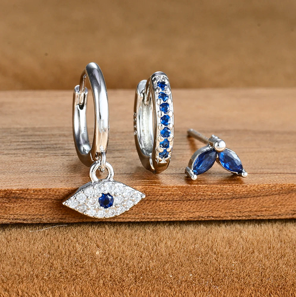 Leandra – Pendientes dorados con forma refinada.