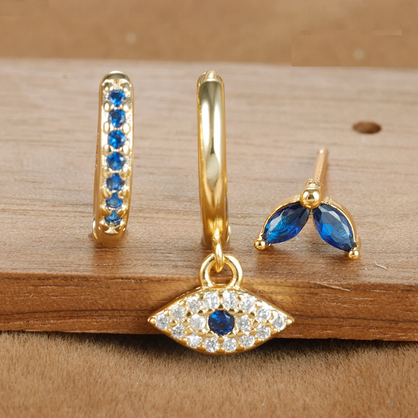 Leandra – Pendientes dorados con forma refinada.