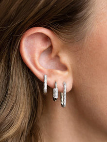 Lara – Gold earrings with a gentle curve