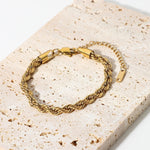 Lena – Pulsera dorada con delicada estructura de cordón