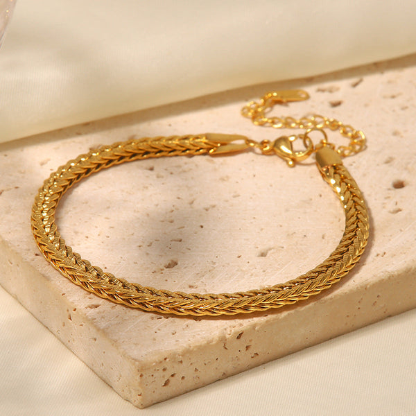 Kateřina – Pulsera de oro delicada con un diseño sencillo.