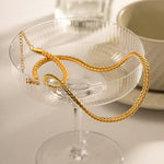 Kateřina – Pulsera de oro delicada con un diseño sencillo.