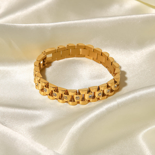 Amira – Pulsera dorada con estructura de eslabones gruesos.