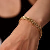 Lena – Pulsera delicada con una silueta sencilla.