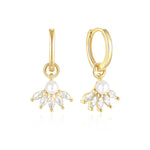Clarissa – Pendientes de oro con forma cuadrada delicada.