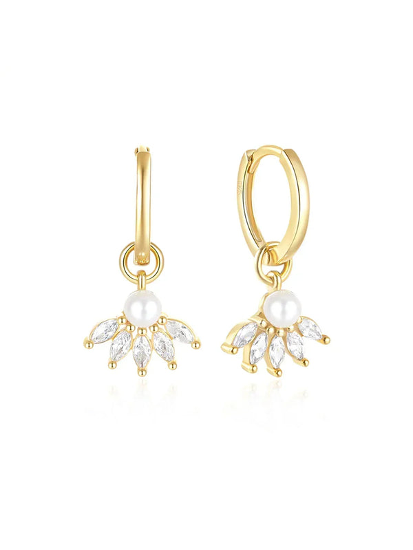 Clarissa – Pendientes de oro con forma cuadrada delicada.