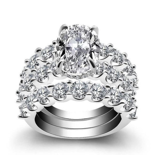 Greta – Anillo de diamante plateado con ornamento.