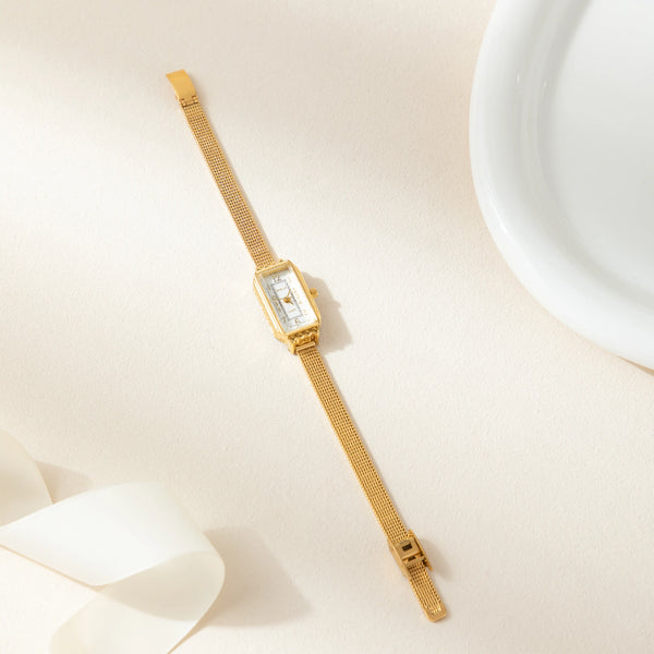 Theresa – Reloj dorado con esfera rectangular.