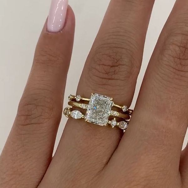 Nora – Layered diamond ring.